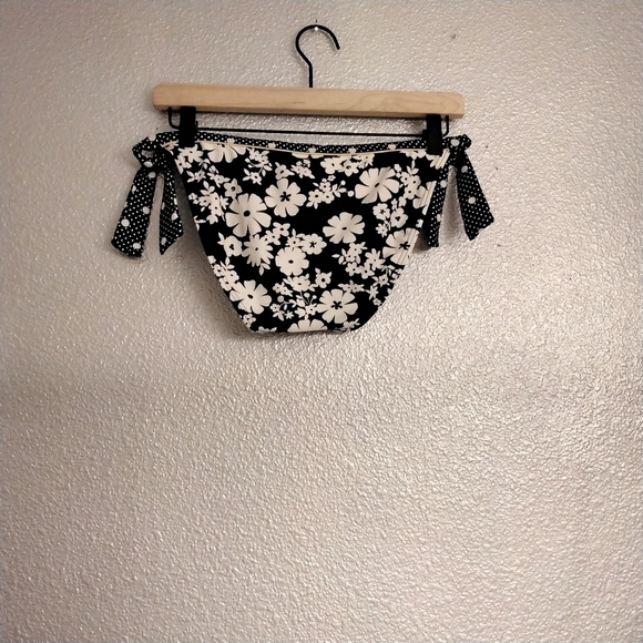 HULA HONEY'S WOMEN'S BIKINI BOTTOMS. SIZE M - Picture 2 of 4